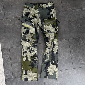 Kuiu Youth Camouflage Pants